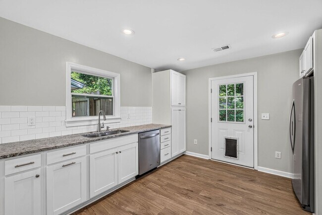 Building Photo - Move-In Ready Home in Hanahan
