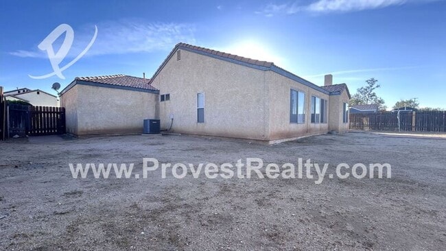 Building Photo - 16400 Nuevo Rd