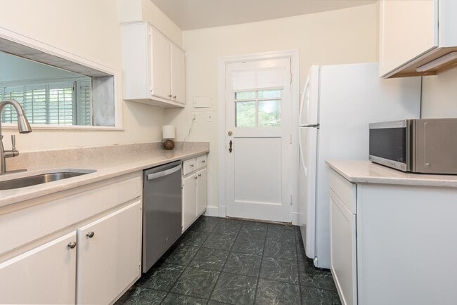 Building Photo - 537 Eastbourne Pl