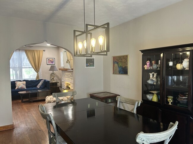 Building Photo - 248 Mansion St