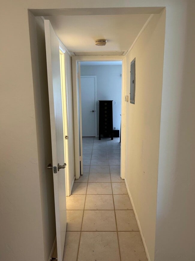 Building Photo - 1220 NE 3rd St