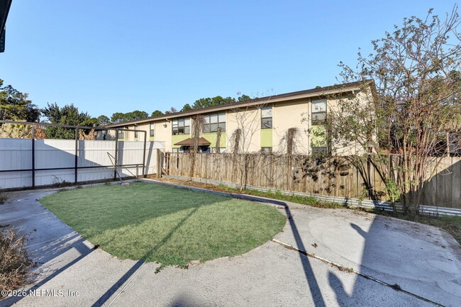 Building Photo - 2521 White Horse Rd E