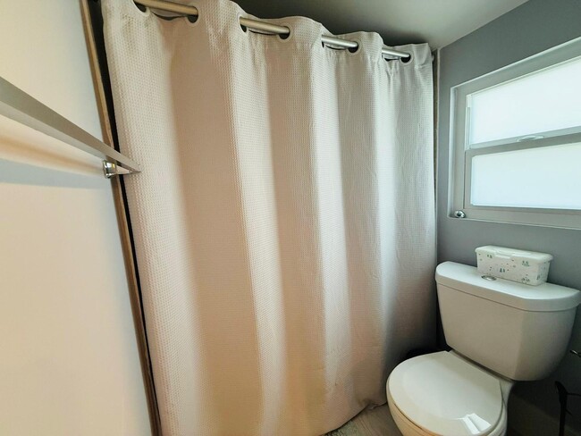 Building Photo - 5831 Thisledown Ct