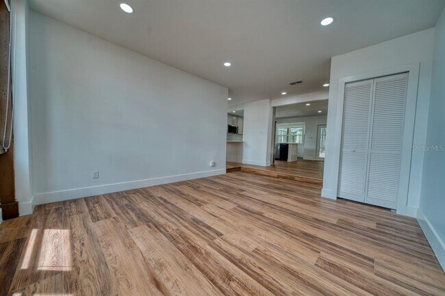 Building Photo - 1542 Sugarwood Cir