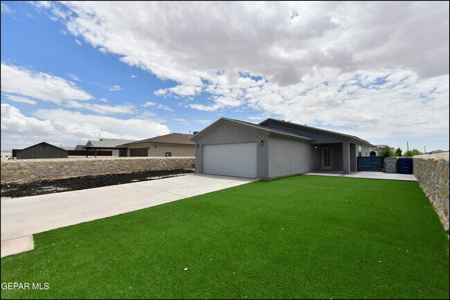 Building Photo - 14901 Tierra Isaiah Ave