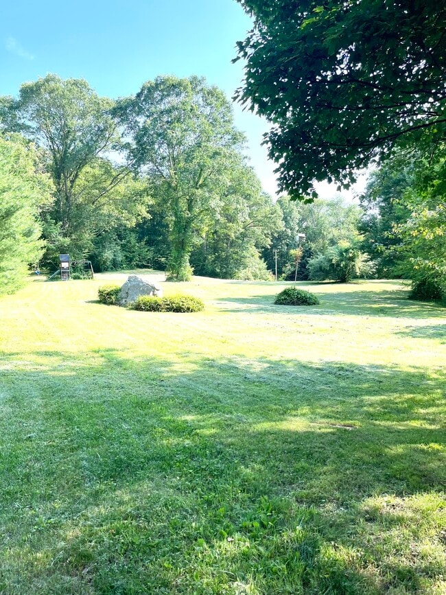 Building Photo - 67 Moodus Leesville Rd