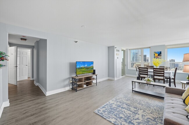 Building Photo - 345 N La Salle Dr
