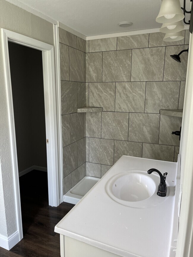 Master bathroom - 8412 Sevierville Pike