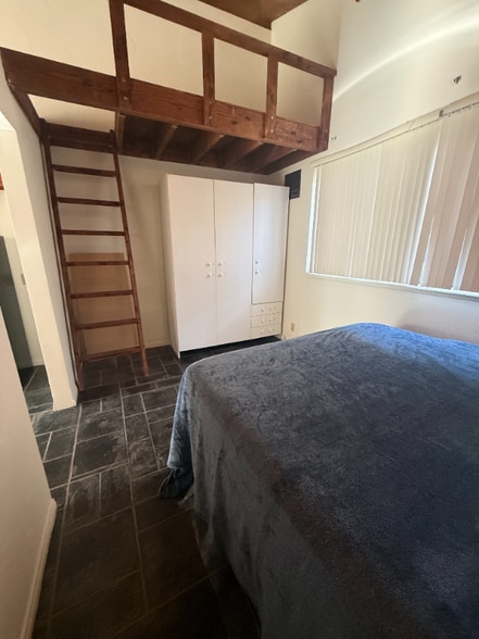 Building Photo - 12011 Browning Ave