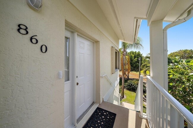 Building Photo - 860 Bella Vista Ct S