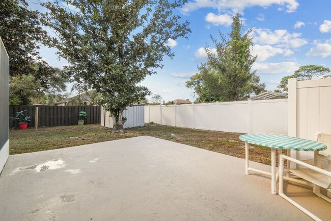 Building Photo - ***PRIVATE HEATED POOL*** Beautiful, Fully-Furnished 3-Bedroom Home Available April 1, 2026!   **...