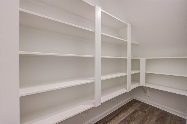 Building Photo - 609 Royal Arch Dr