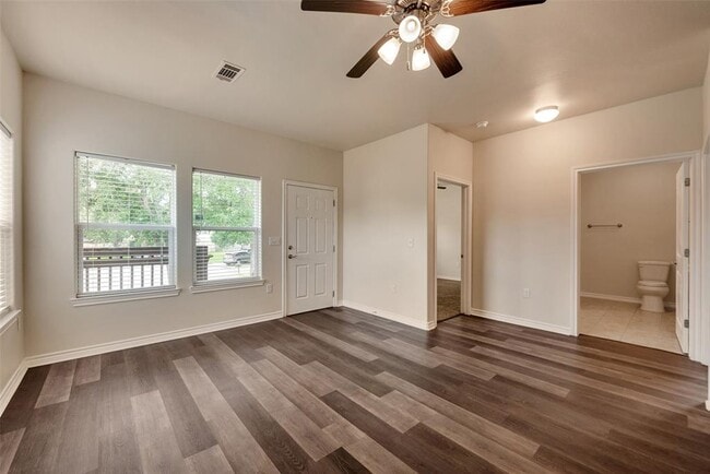 Building Photo - 203 Glade Bridge Ln