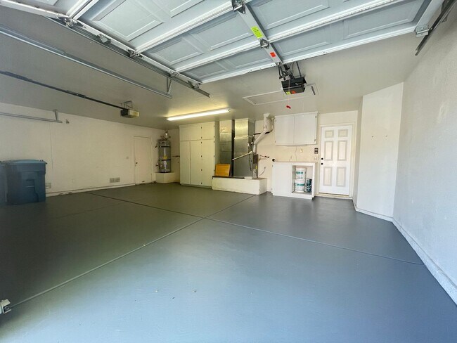 Building Photo - Charming Single-Story Home with 3-Car Gara...