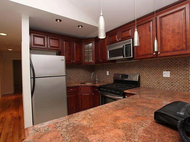 Building Photo - 319 Winthrop St