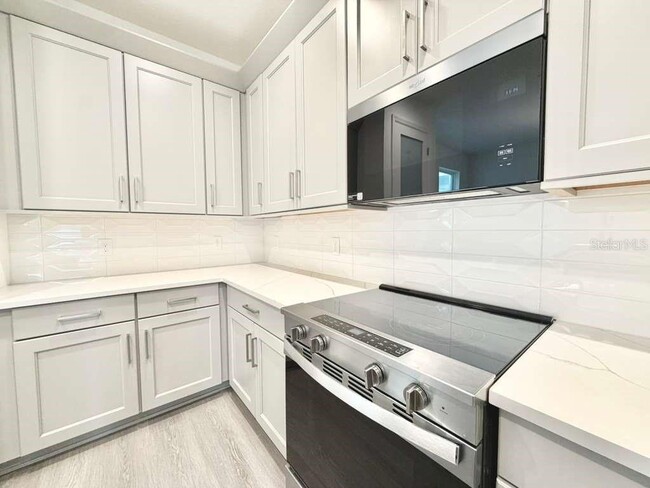 Building Photo - 1866 Falconhurst Ln