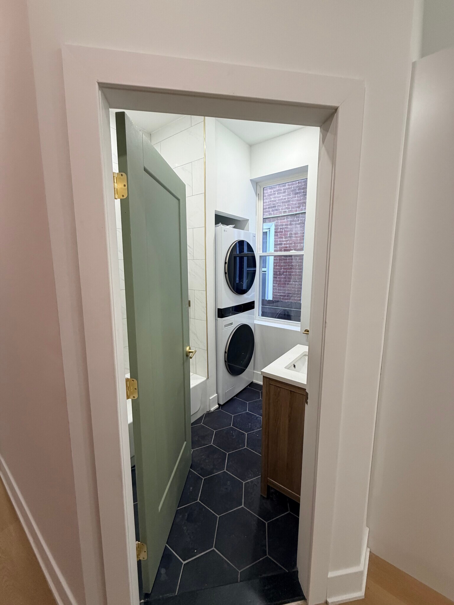 Building Photo - 1325 Kerbaugh St