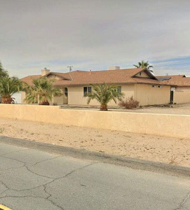 Building Photo - Large 3 bedroom home on a corner lot comin...