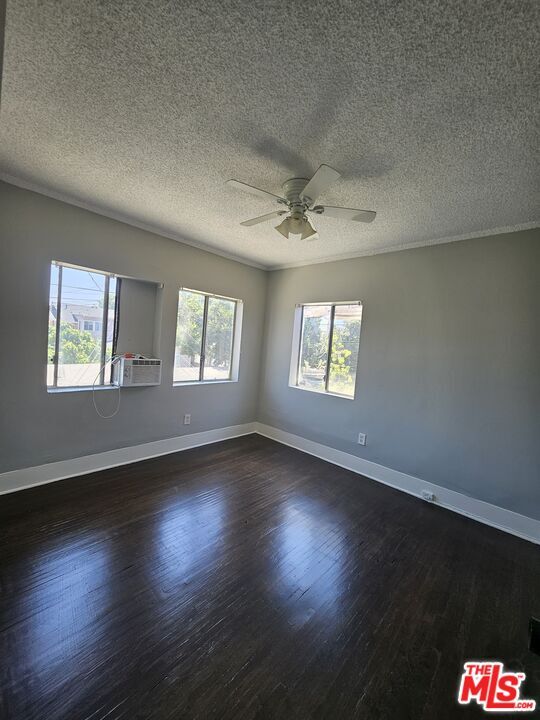 Building Photo - 2932 1/2 Normandie Ave