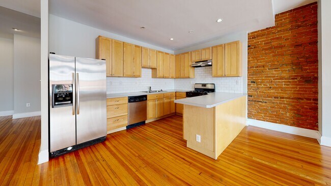 Primary Photo - 313 N Charles St