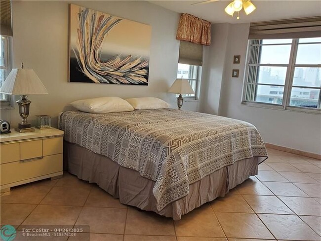 Building Photo - 3725 S Ocean Dr