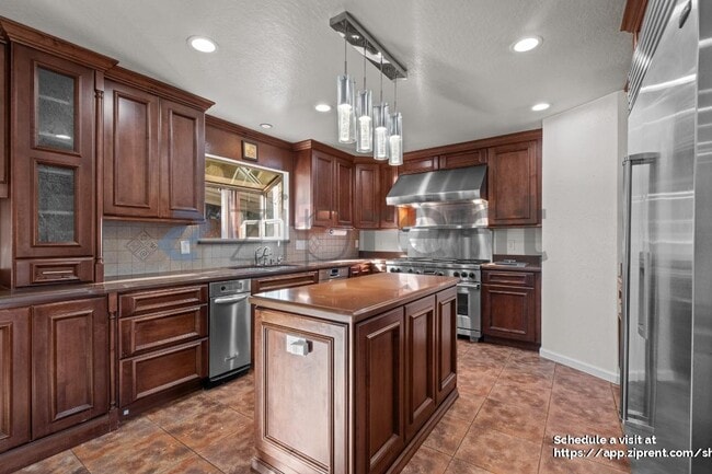 Building Photo - 32445 Lake Barlee Ln