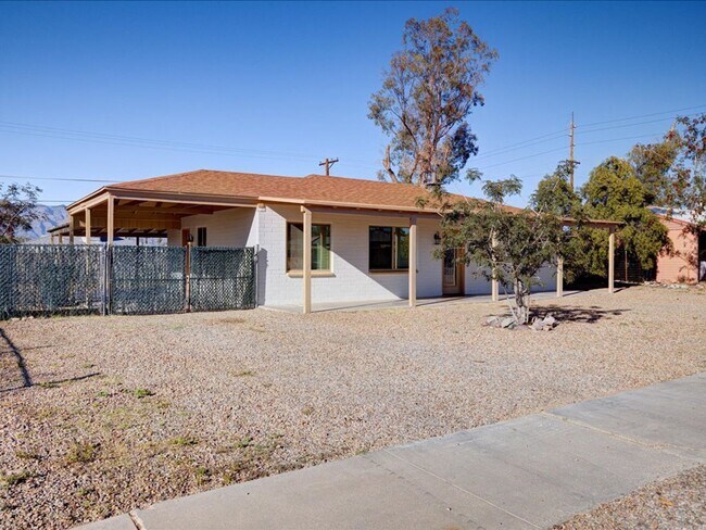 Building Photo - Modern Living with Private Mother-in-Law Suite!