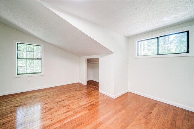 Building Photo - 5574 Hardscrabble Rd