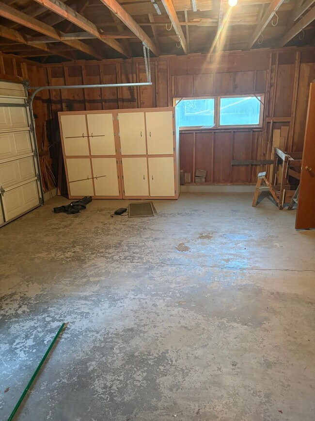 Building Photo - 3029 River Bend Dr