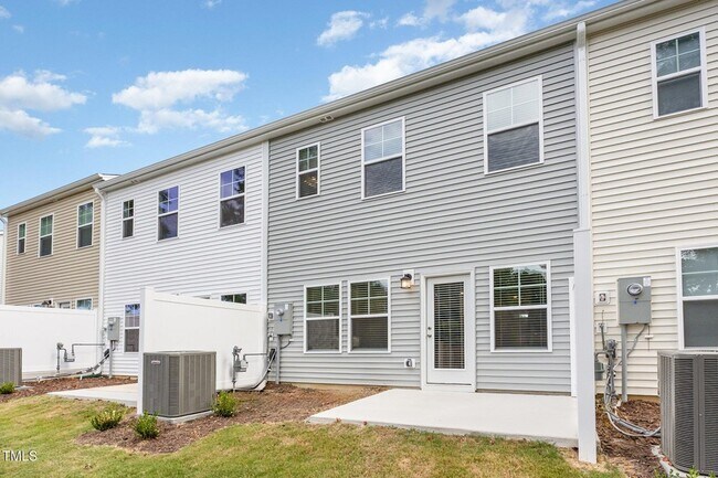 Building Photo - 172 Paramount Dr