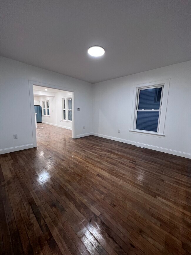 Building Photo - 128 Melrose Ave