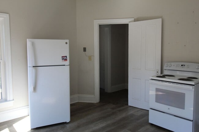 Building Photo - Two Bedroom Duplex