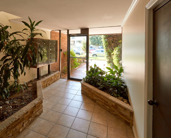 Building Photo - 817 10th St