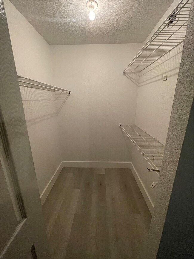 Building Photo - 8100 Geneva Ct