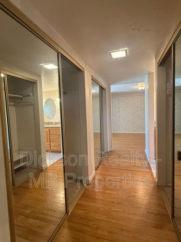 Building Photo - 2845 Glenwood Ct