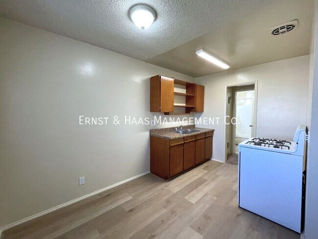 Building Photo - 9119 Rose St