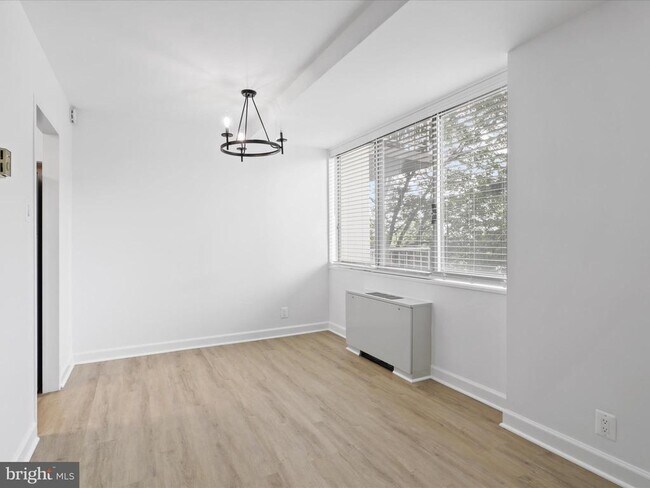 Building Photo - 301 N Beauregard St