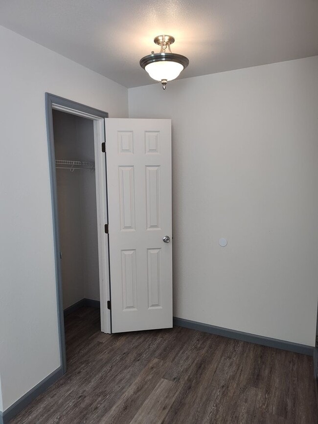 Building Photo - ALL PROSPECTIVE TENANTS MUST SUBMIT A $58 NON-REFUNDABLE APPLICATION FEE PER APPLICANT ONLINE AND...