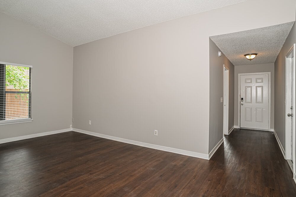 Building Photo - 6221 Alfredo Dr W