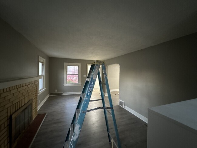 Building Photo - 11104 Lincoln Ave