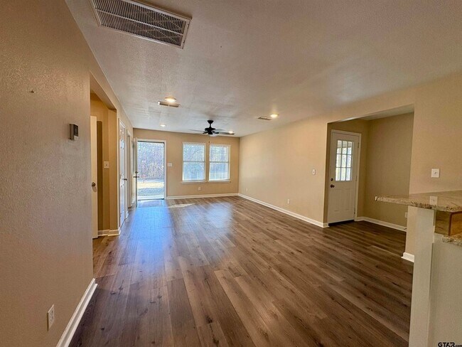 Building Photo - 348 Caroline Ln