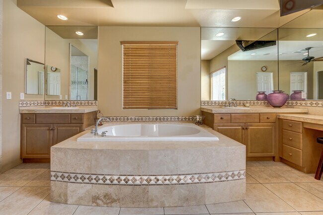 Building Photo - 79942 Julee Ct
