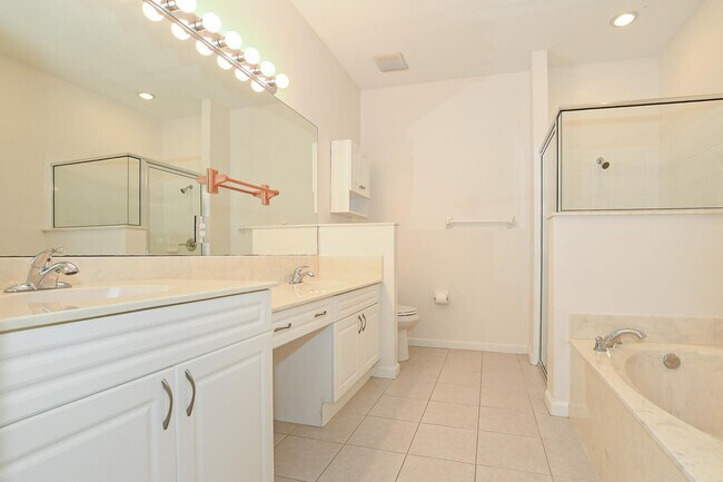 Building Photo - 649 NE Bent Paddle Ln