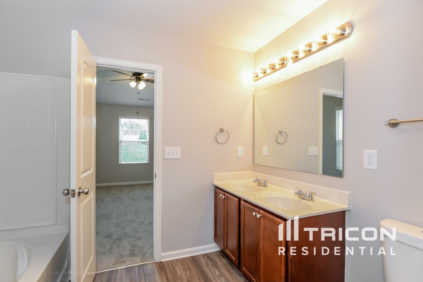 Building Photo - 117 Maple Crest Dr