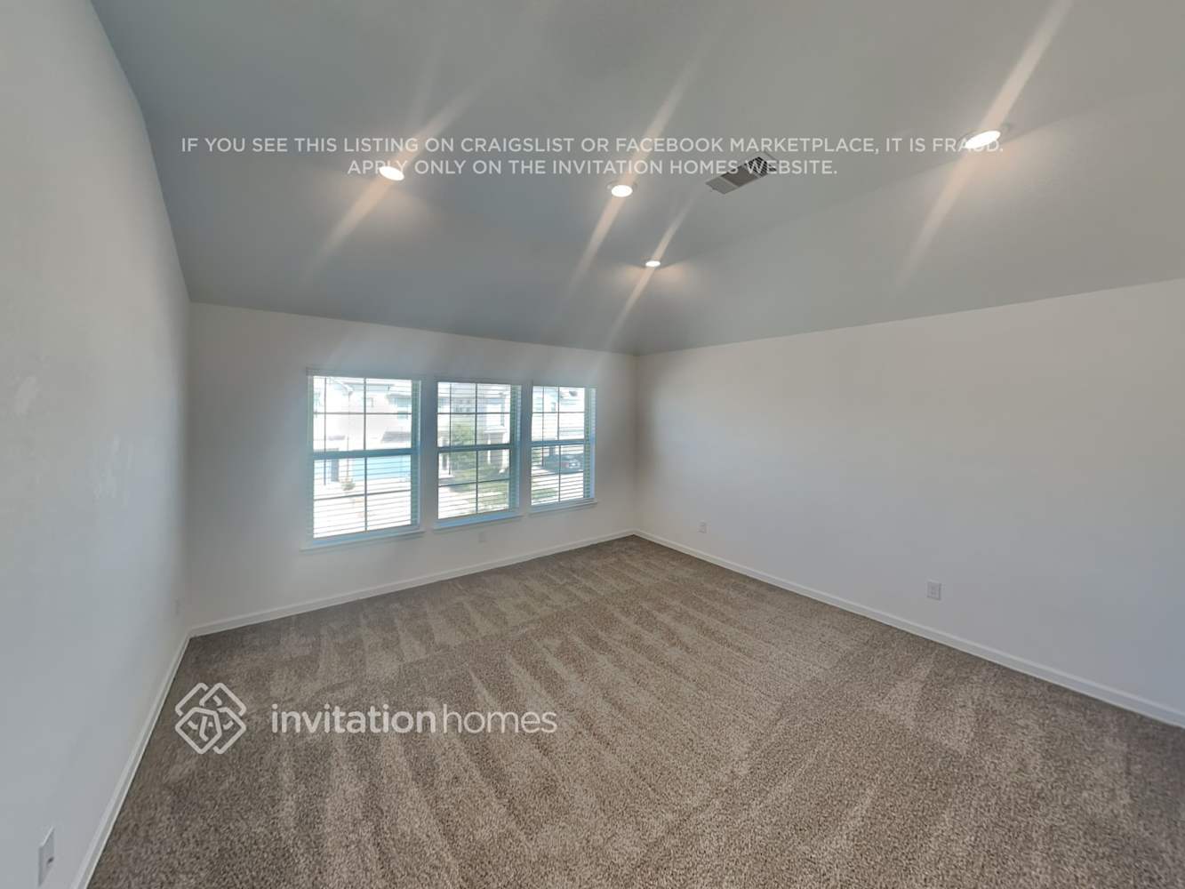 Building Photo - 4026 Champlain Wy