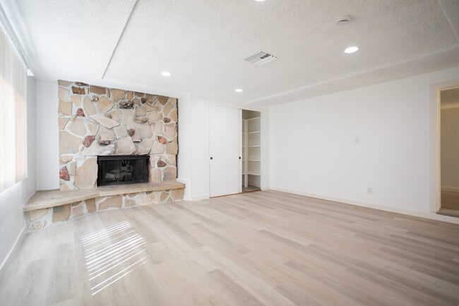 Building Photo - 11801 Rexford Rd