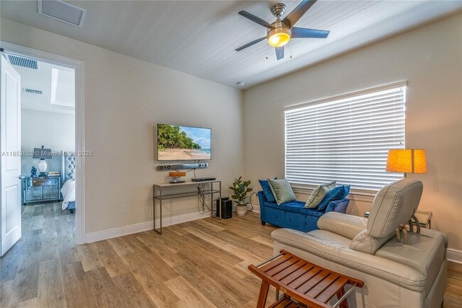 Building Photo - 4658 Greenway Dr