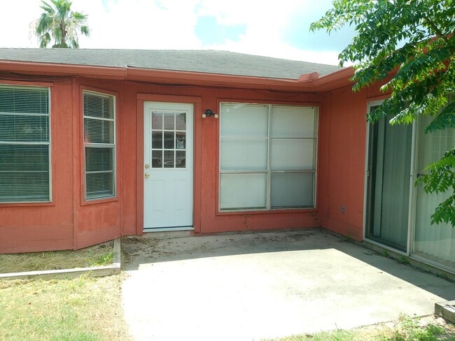 Building Photo - 862 Siskin Cir