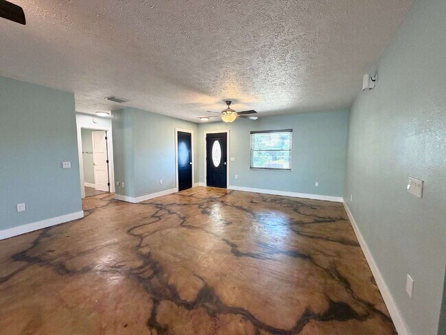 Building Photo - "Waterfront Home with Dock! 3-Bedroom Oasis with 2 Baths and 1,800 Sq Ft of Comfort in Hudson, FL!"
