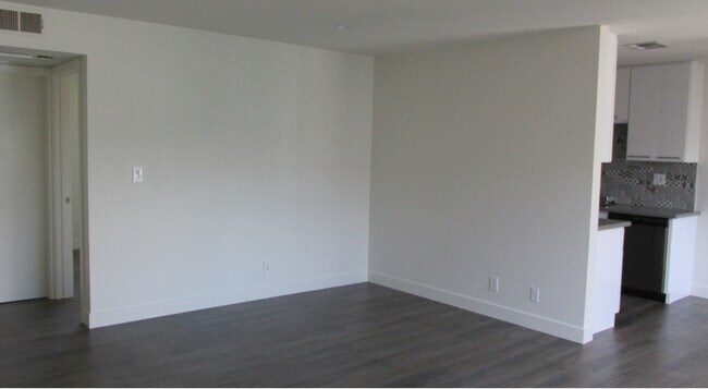 Building Photo - 11040 Hesby St